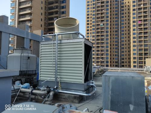 工業(yè)冷卻塔影響著冷水機(冷卻塔和冷水機連接視頻)